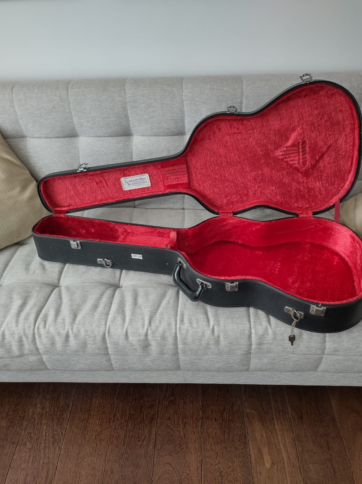 Violão fora de série com estojo