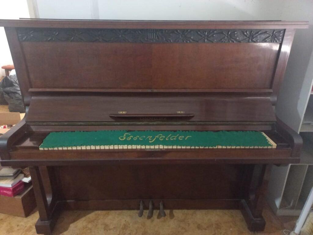 Piano essenfelder antigo a venda R$5000 reais 10% desconto a vista, pix ou dinheiro, parcela no cartão